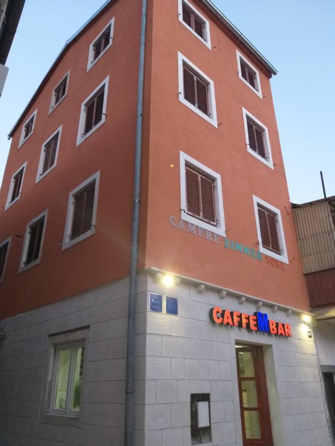 Buffet M Apartments And Rooms Обровац Экстерьер фото