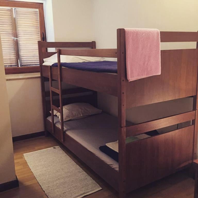 Buffet M Apartments And Rooms Обровац Экстерьер фото