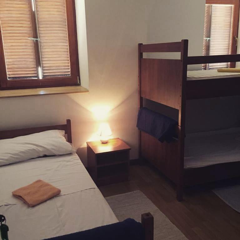 Buffet M Apartments And Rooms Обровац Экстерьер фото