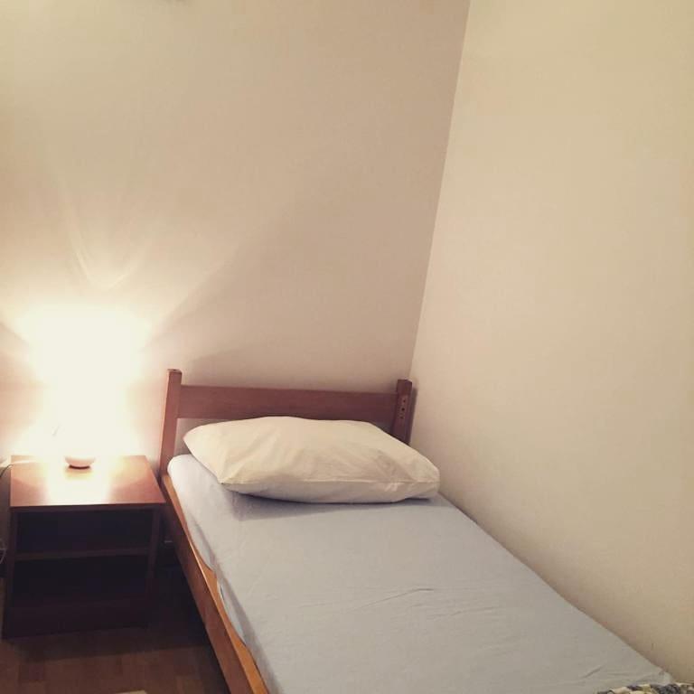 Buffet M Apartments And Rooms Обровац Экстерьер фото