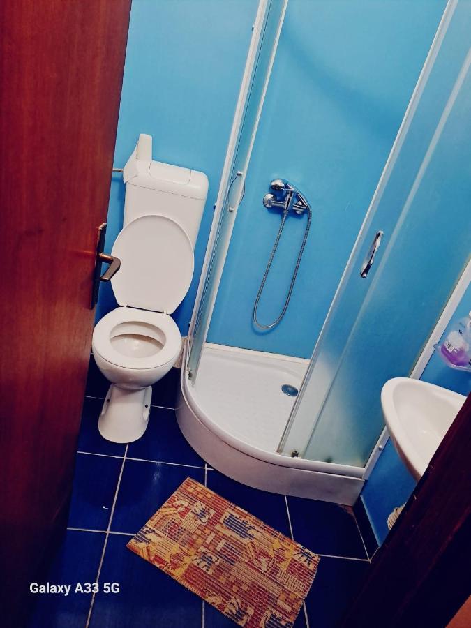 Buffet M Apartments And Rooms Обровац Экстерьер фото