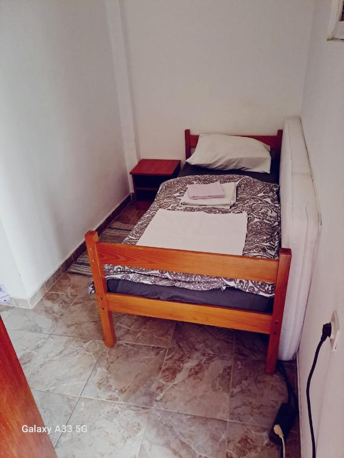 Buffet M Apartments And Rooms Обровац Экстерьер фото